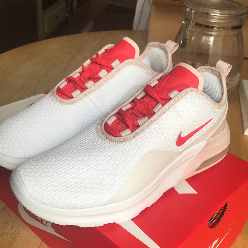 Women’s Nike Air Max Motion 2 ES1